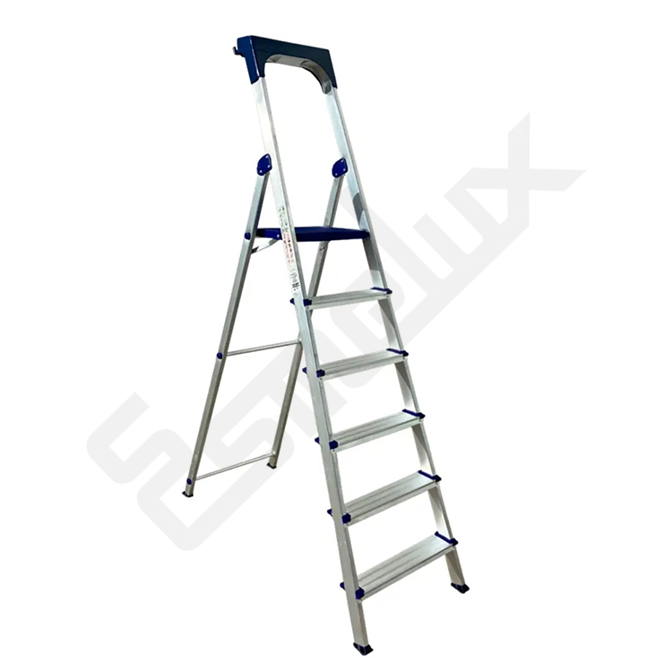 Escalera dom�stica de tijera en aluminio anodizado,incluye una pr�ctica bandeja superior porta herramientas